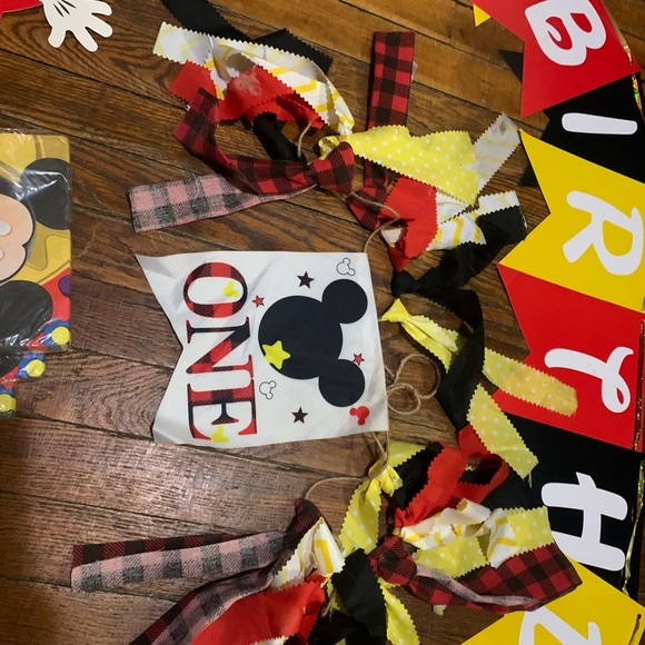 Mickey Mouse Birthday Party Supplies Set - Multicolor - Picture 2 of 6